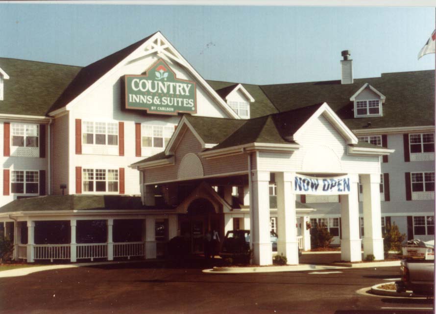 hotel1.jpg (66806 bytes)