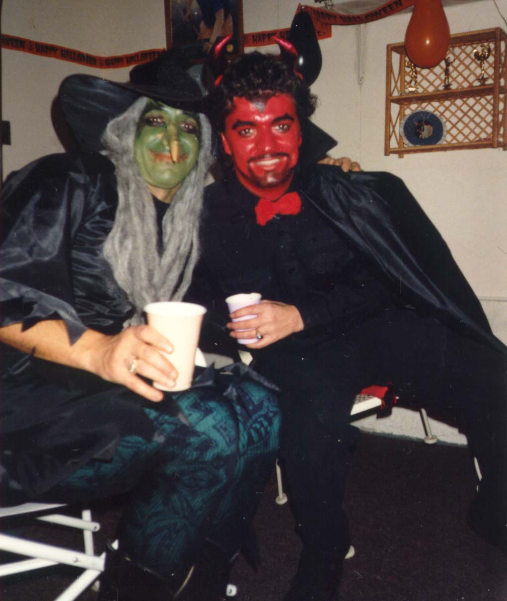 jim_tony_halloween_1990.JPG (92959 bytes)